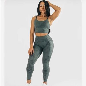Alphalete alphalux force leggings and top in stained storm gray